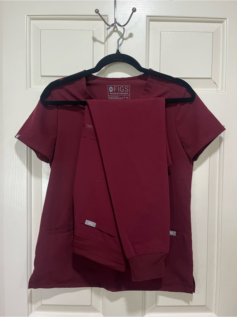 FIGS Burgundy Scrub Set- Casma Top w/Zamora Joggers